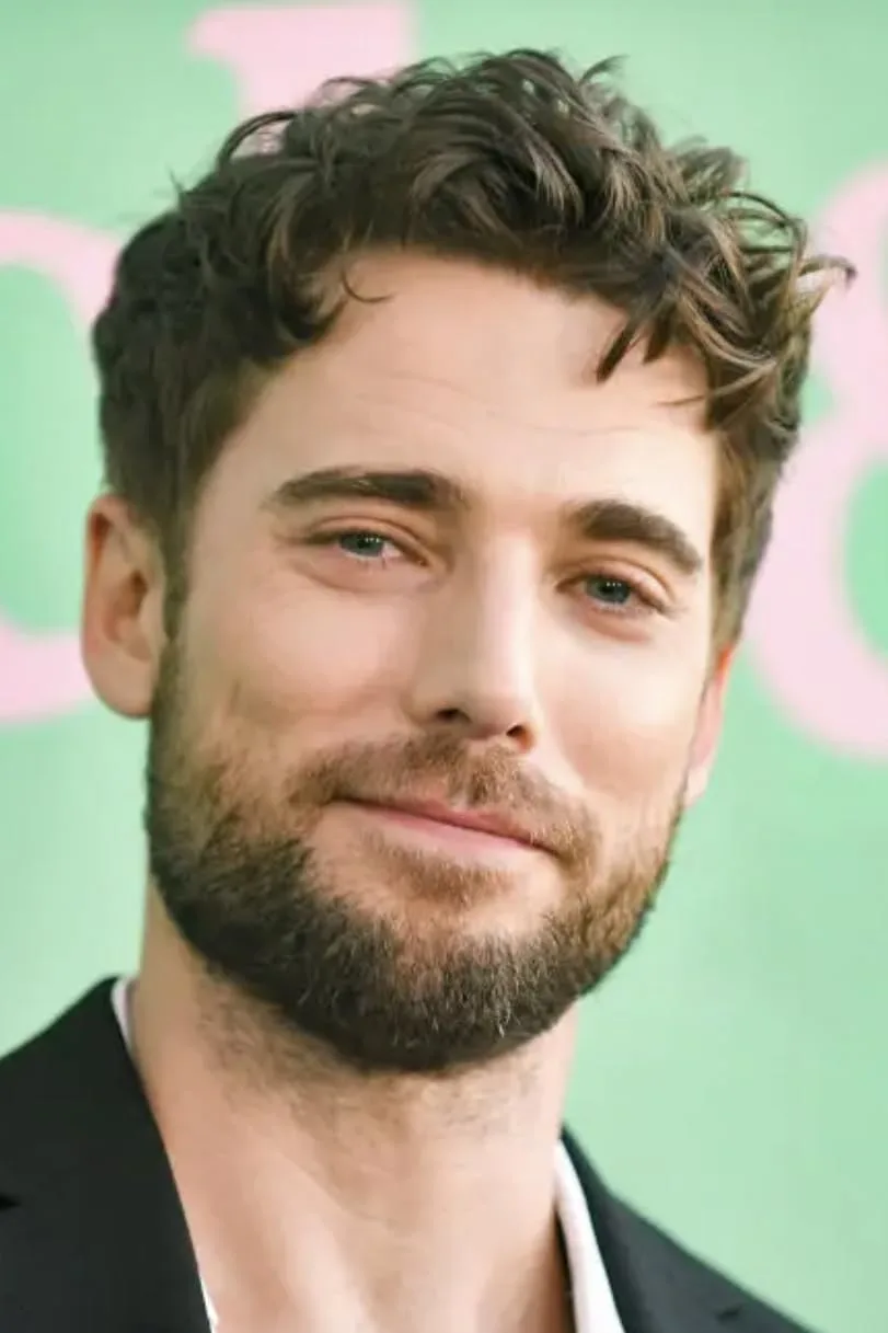 تصویر Dustin Milligan