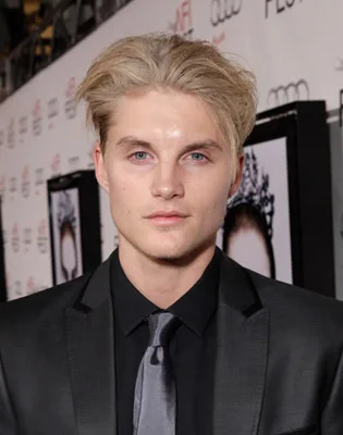 تصویر Toby Hemingway