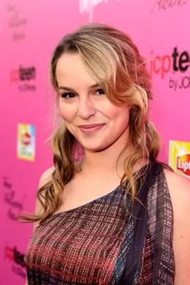 تصویر Bridgit Mendler