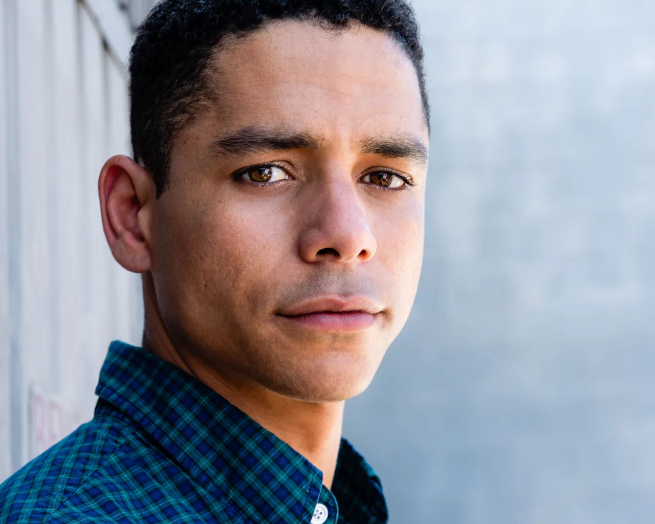 تصویر Charlie Barnett