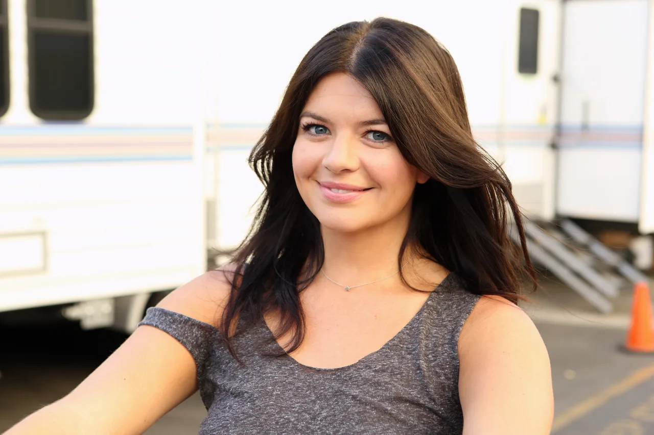 تصویر Casey Wilson