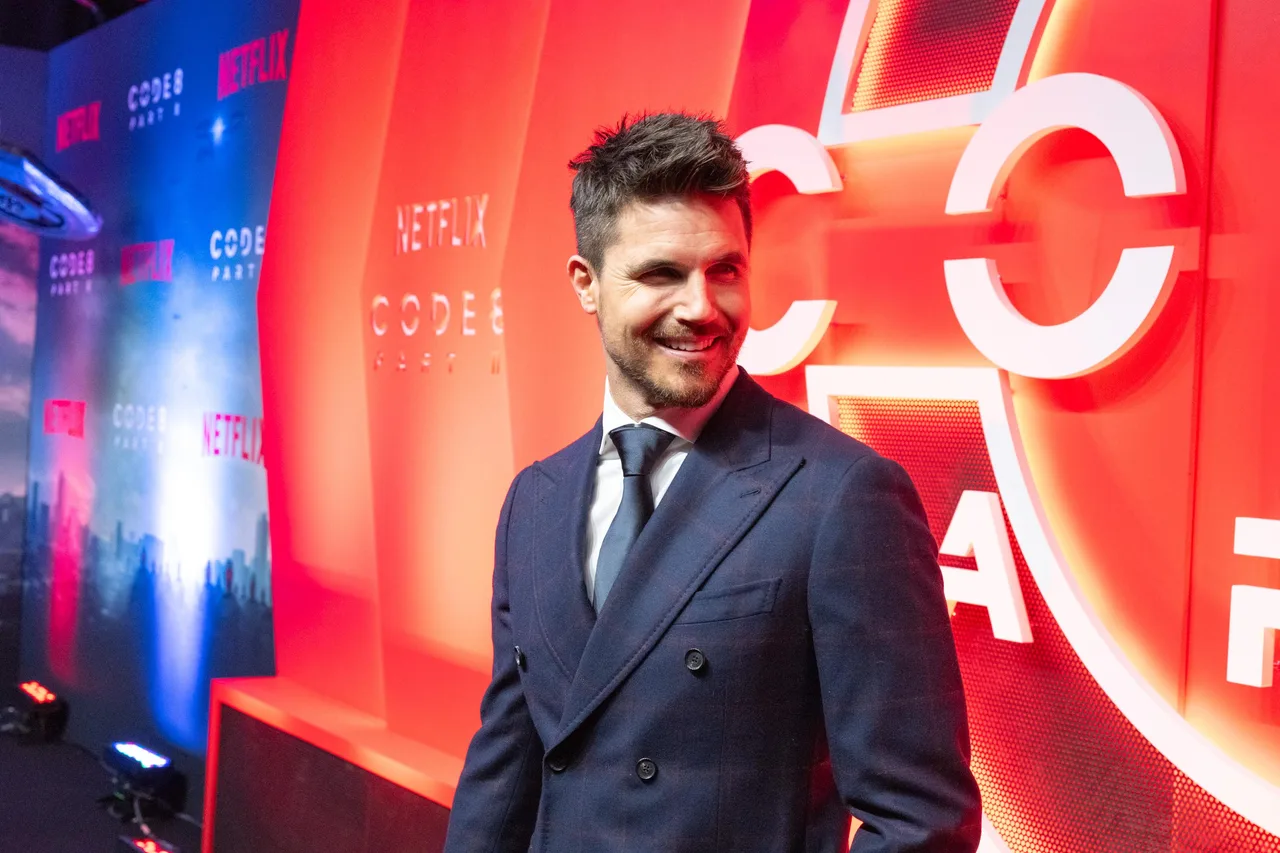 تصویر Robbie Amell