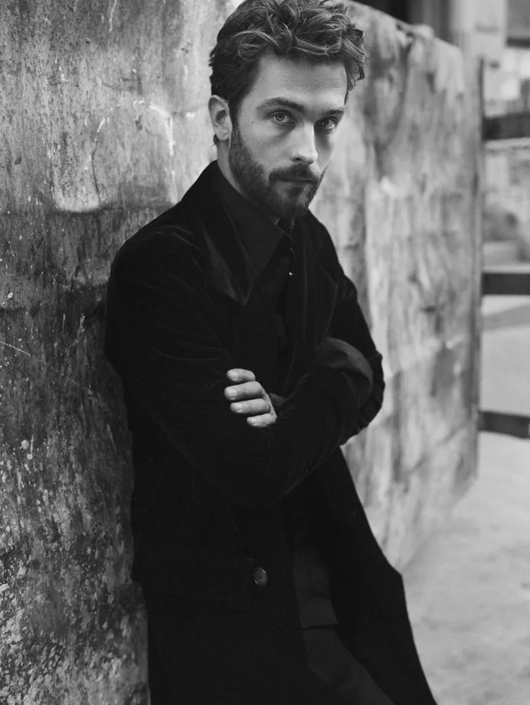 تصویر Tom Mison