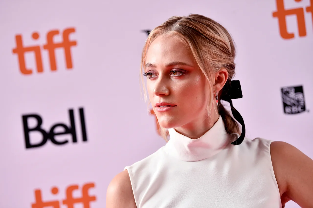 تصویر Maika Monroe
