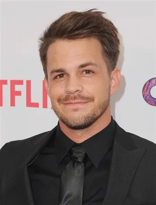 تصویر Johnny Simmons