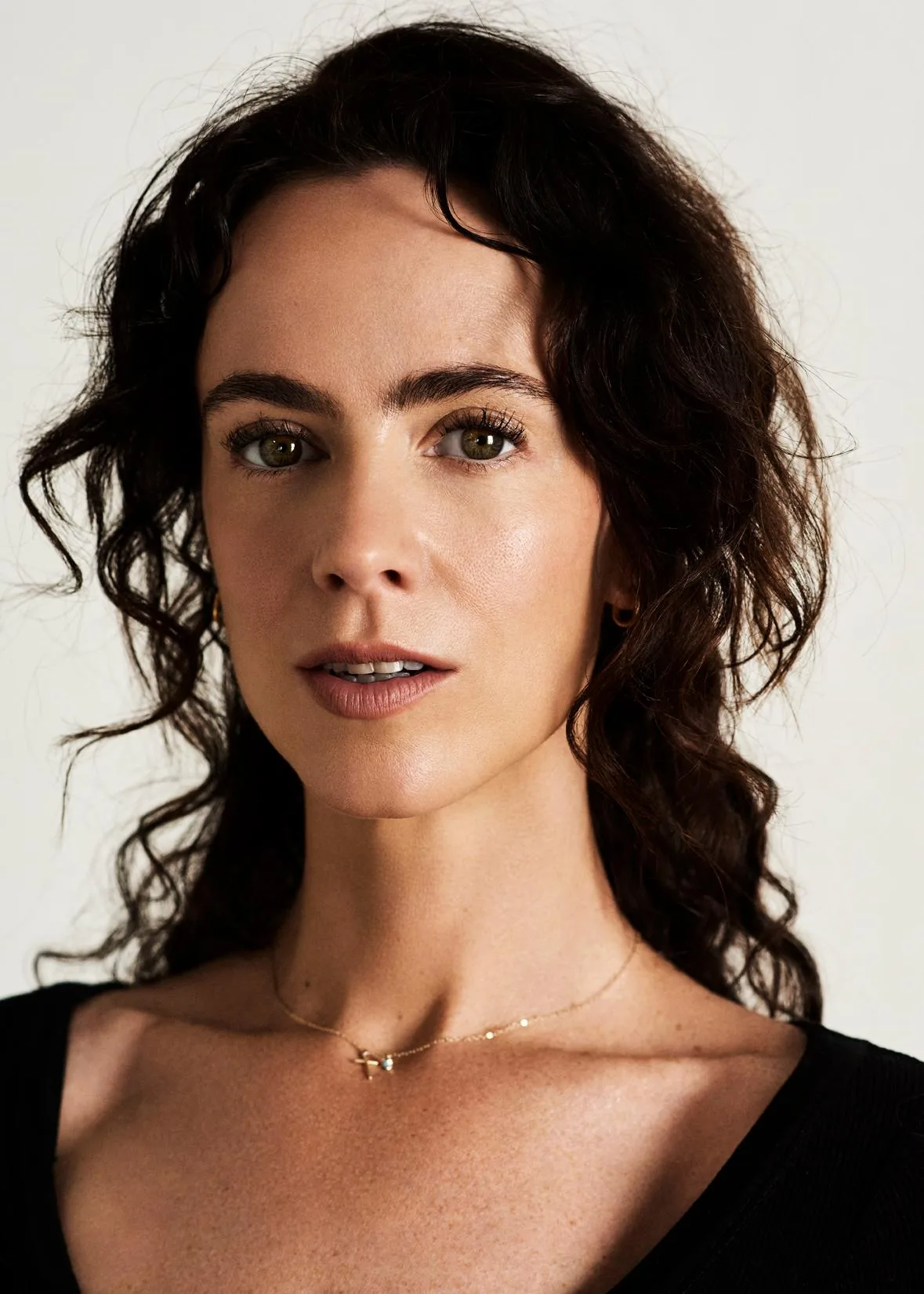 تصویر Amy Manson