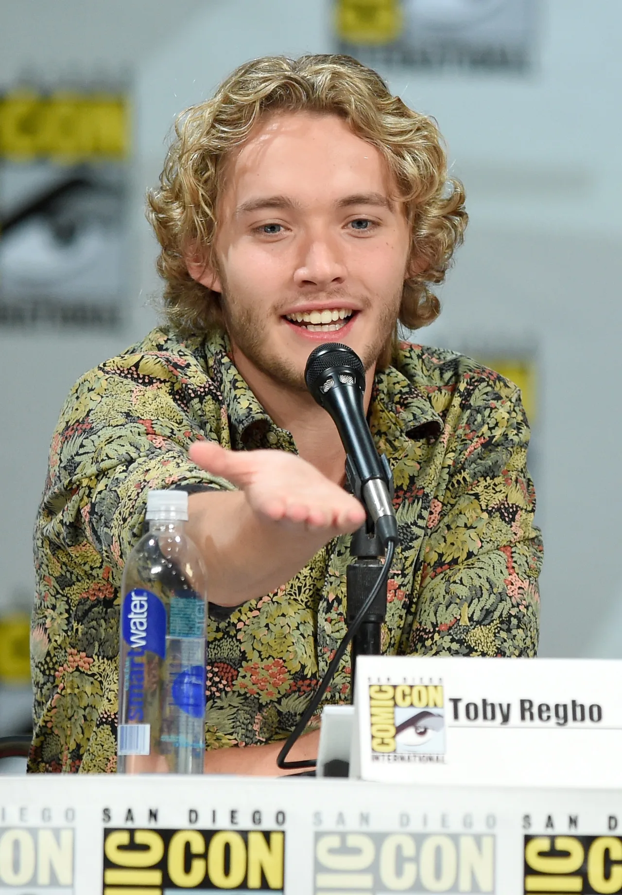 تصویر Toby Regbo