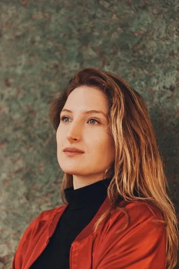 تصویر Julia Piaton