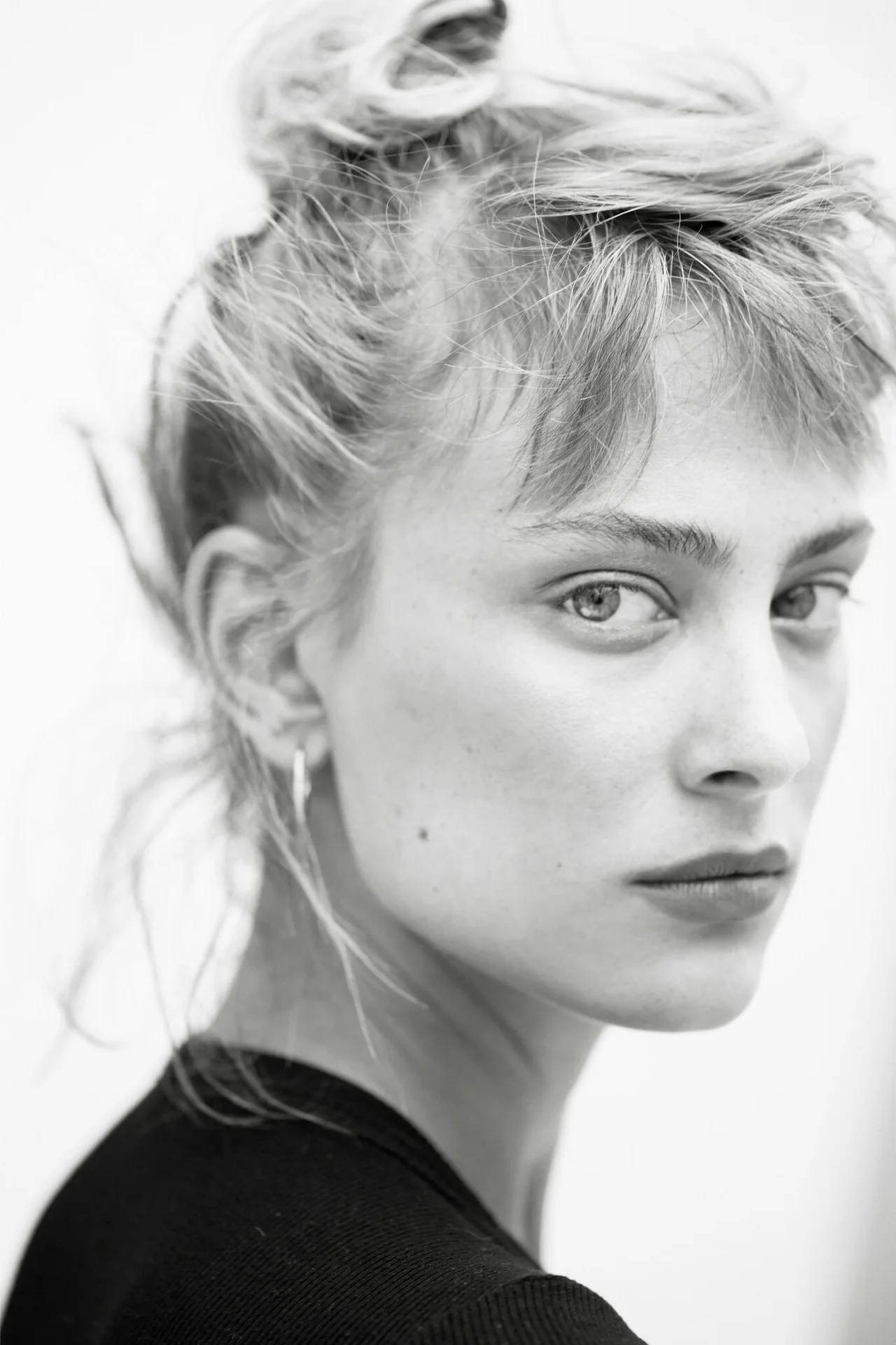 تصویر Nora Arnezeder