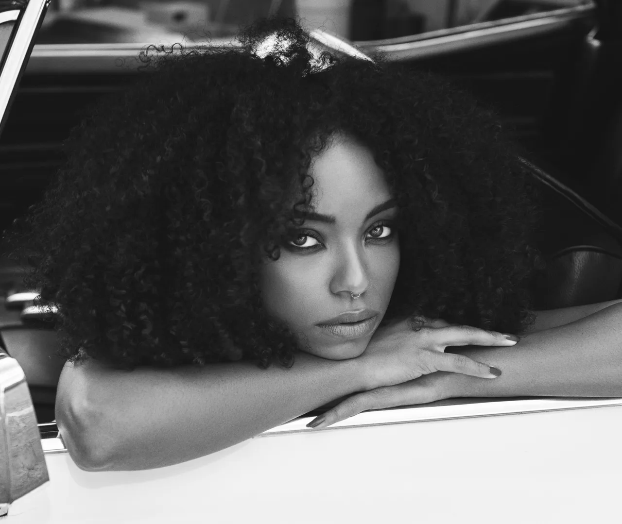 تصویر Logan Browning
