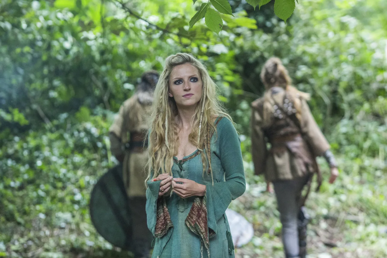 تصویر Maude Hirst