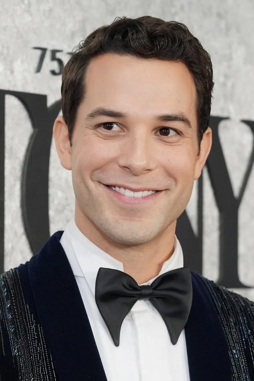 تصویر Skylar Astin