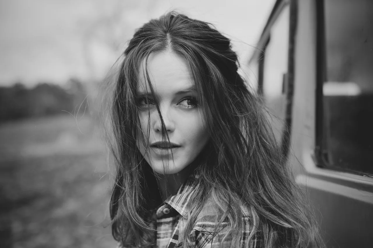 تصویر Rebecca Breeds