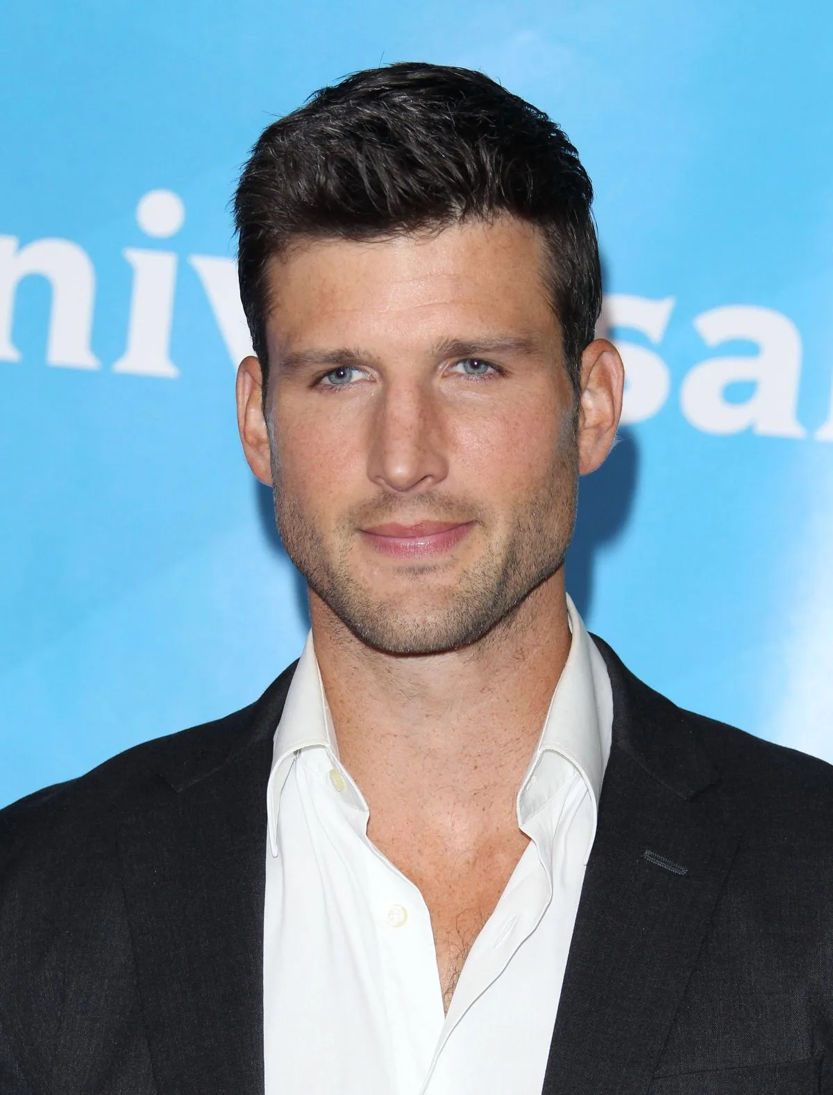 تصویر Parker Young