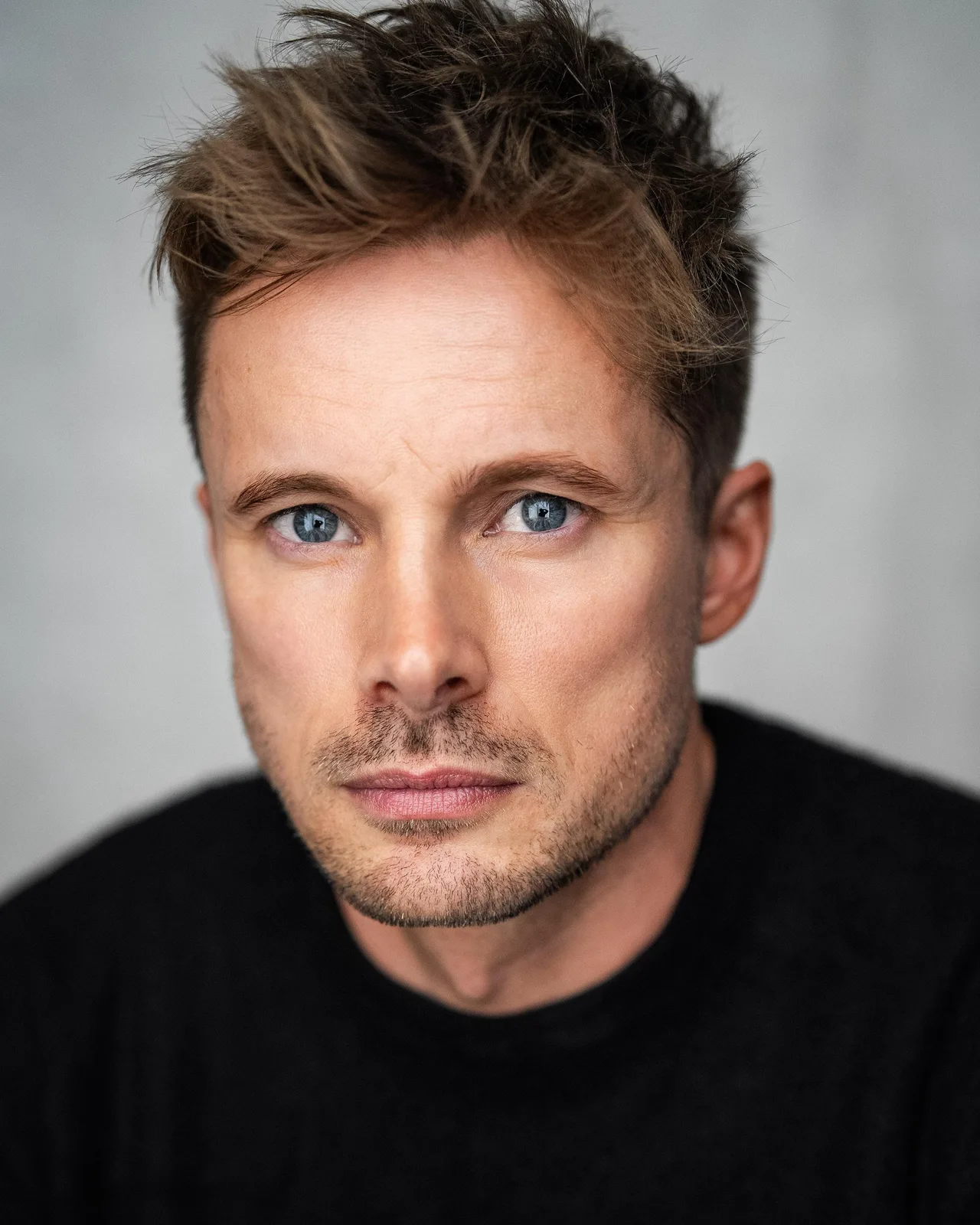 تصویر Bradley James