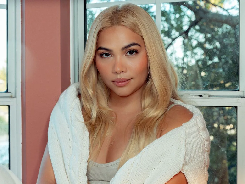 تصویر Hayley Kiyoko