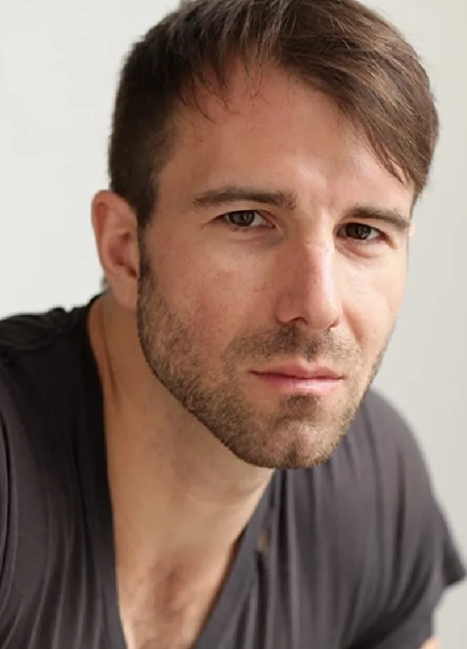تصویر Alex Hurt