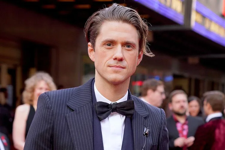 تصویر Aaron Tveit