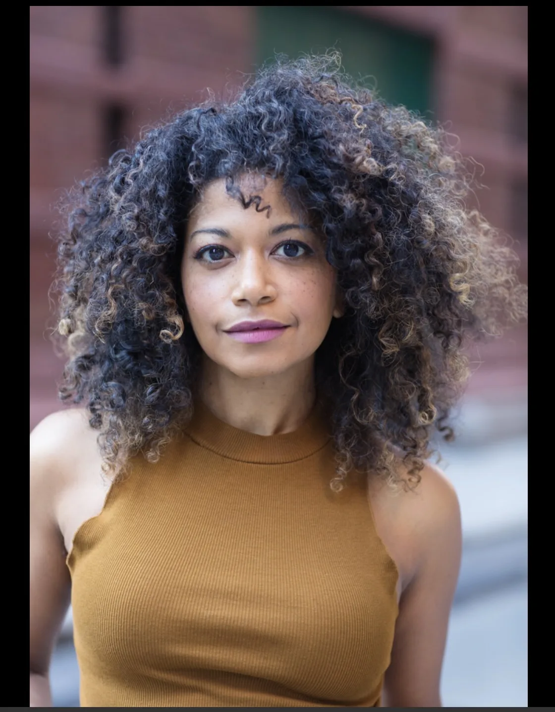 تصویر Rebecca Naomi Jones