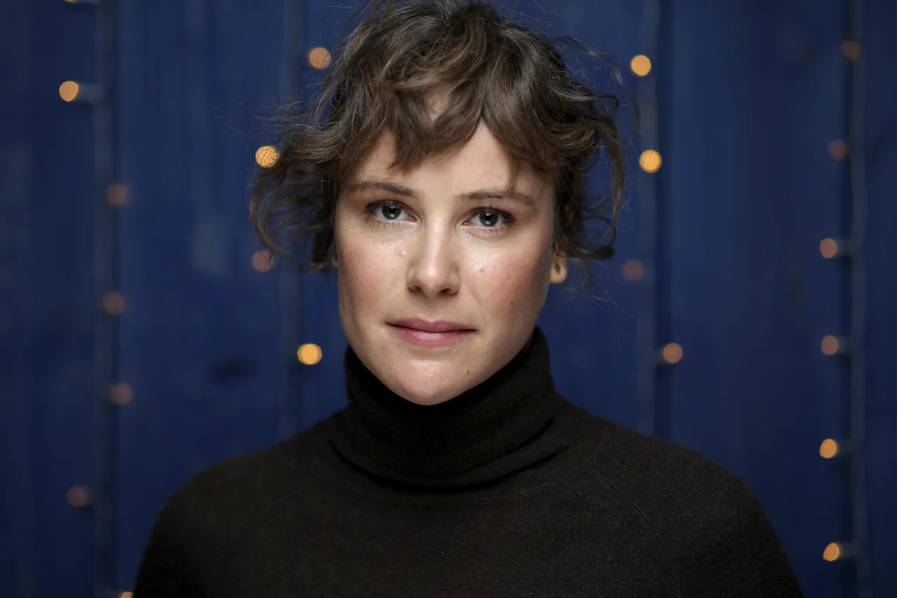تصویر Carla Juri