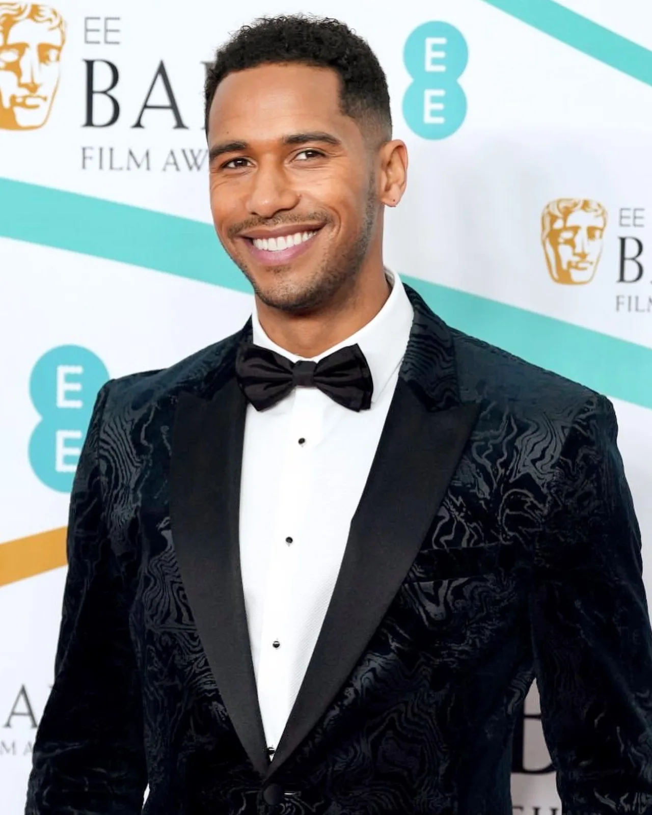 تصویر Elliot Knight