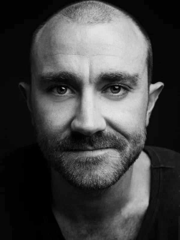 تصویر Josh McConville