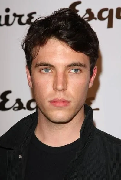 تصویر Tom Hughes