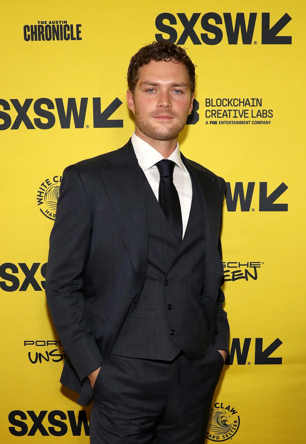 تصویر Finn Jones