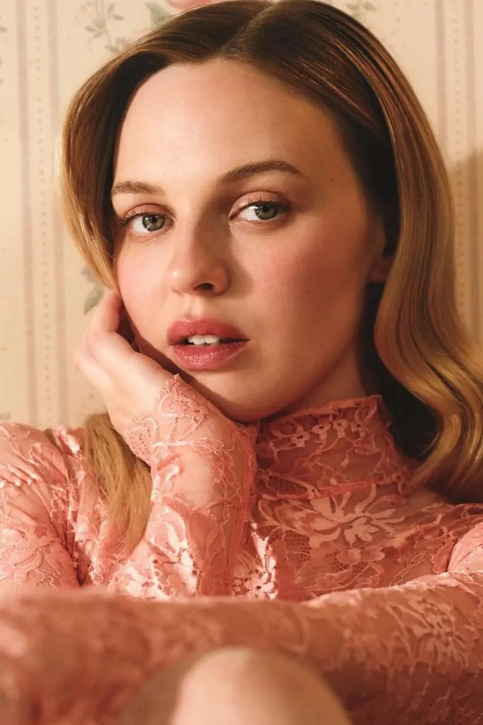 تصویر Odessa Young