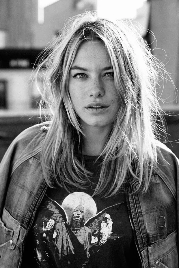 تصویر Camille Rowe