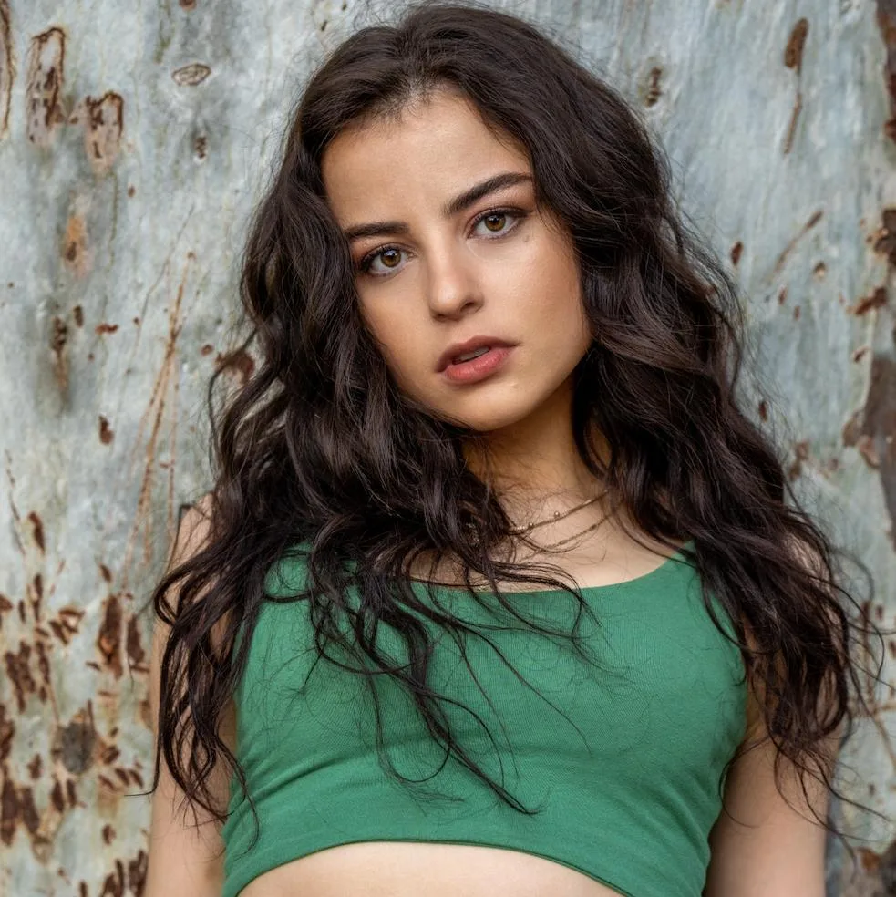 تصویر Katie Sarife