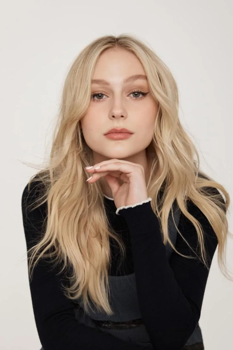 تصویر Alyvia Alyn Lind