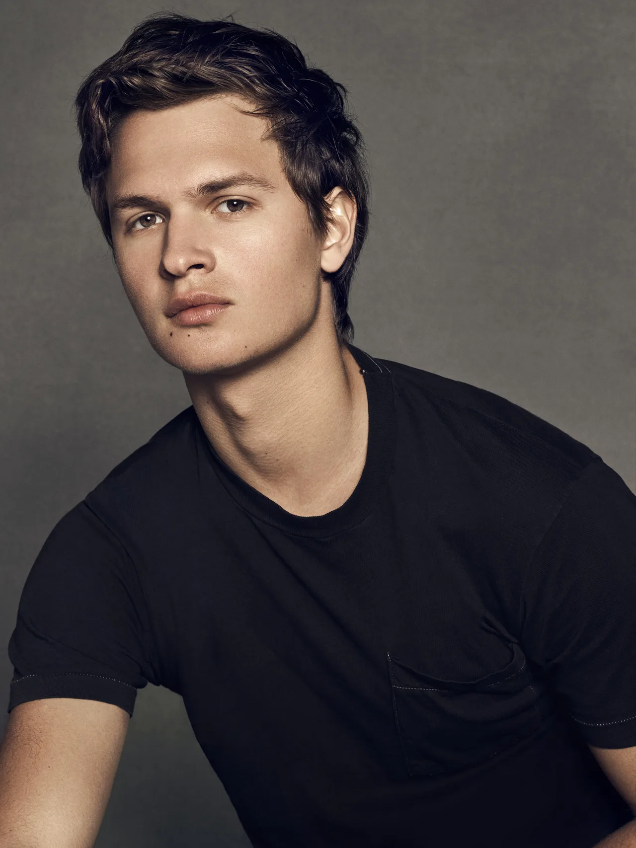 تصویر Ansel Elgort