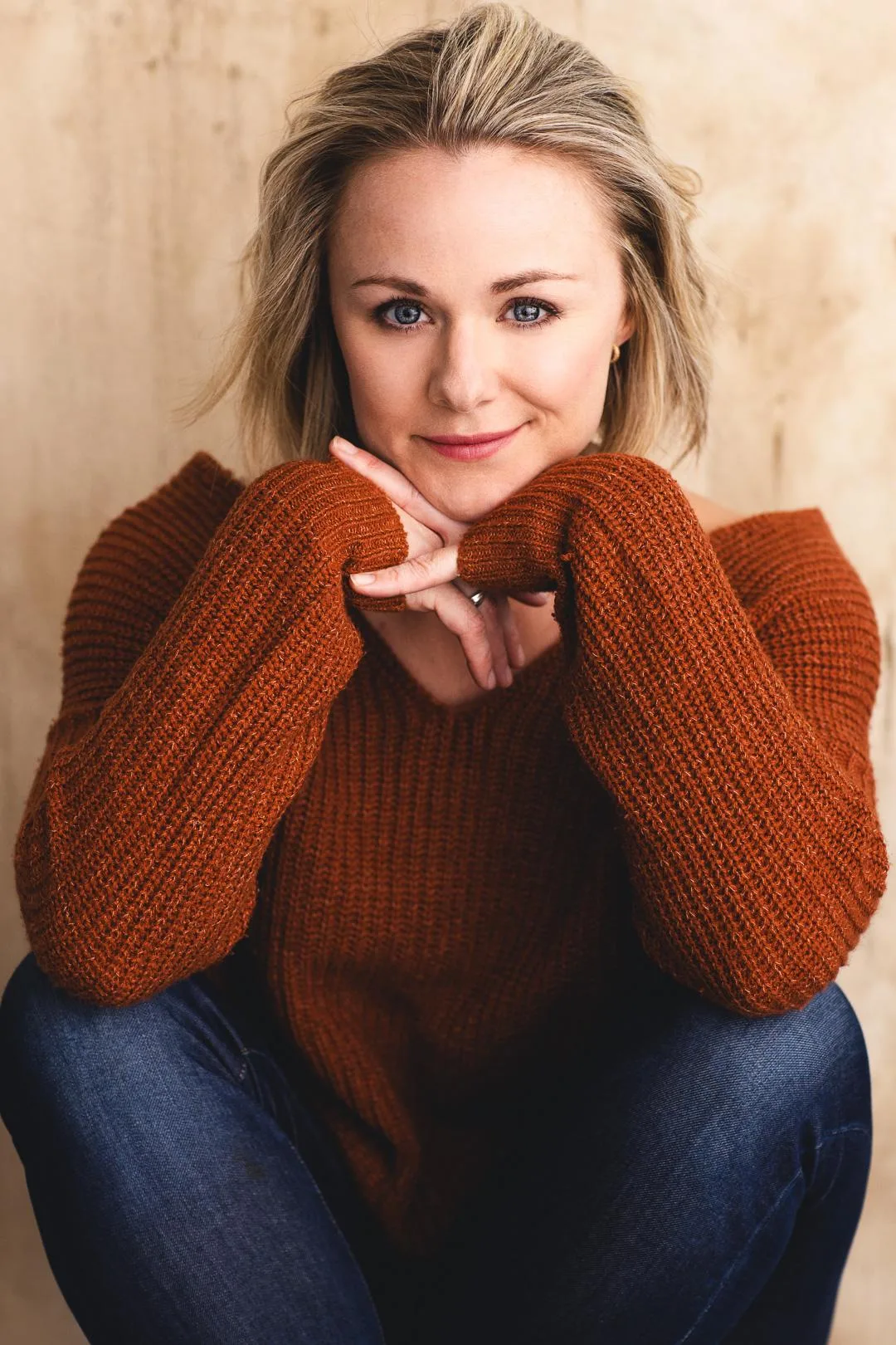 تصویر Lora Burke