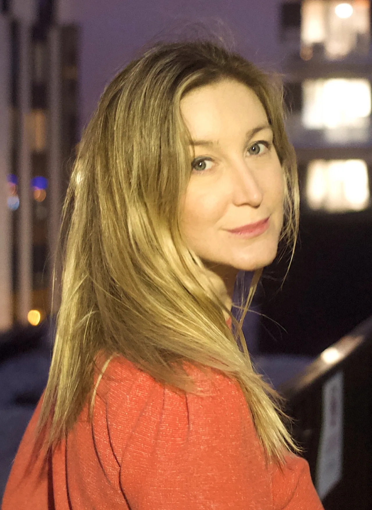 تصویر Nina Lauren