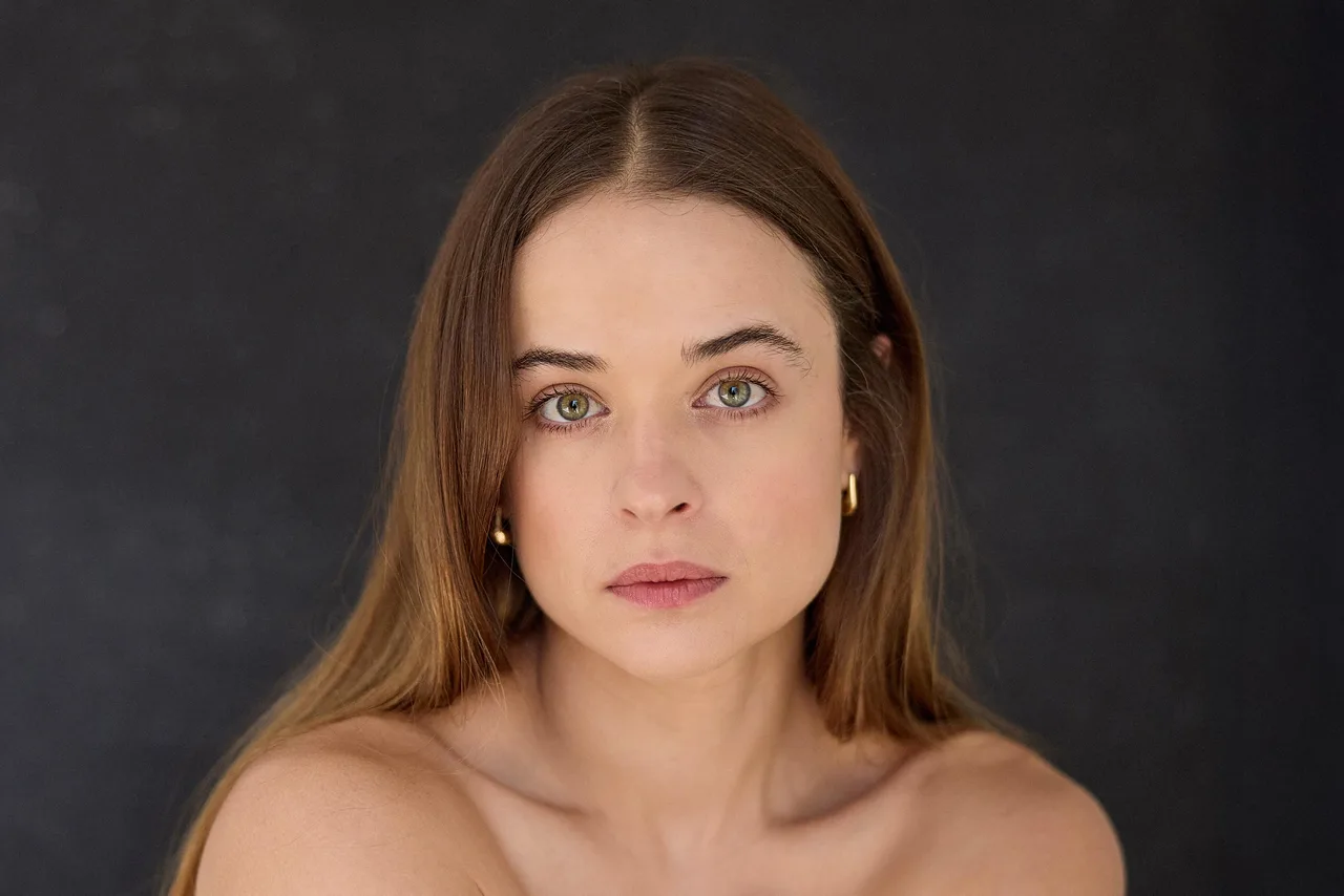 تصویر Raechelle Banno