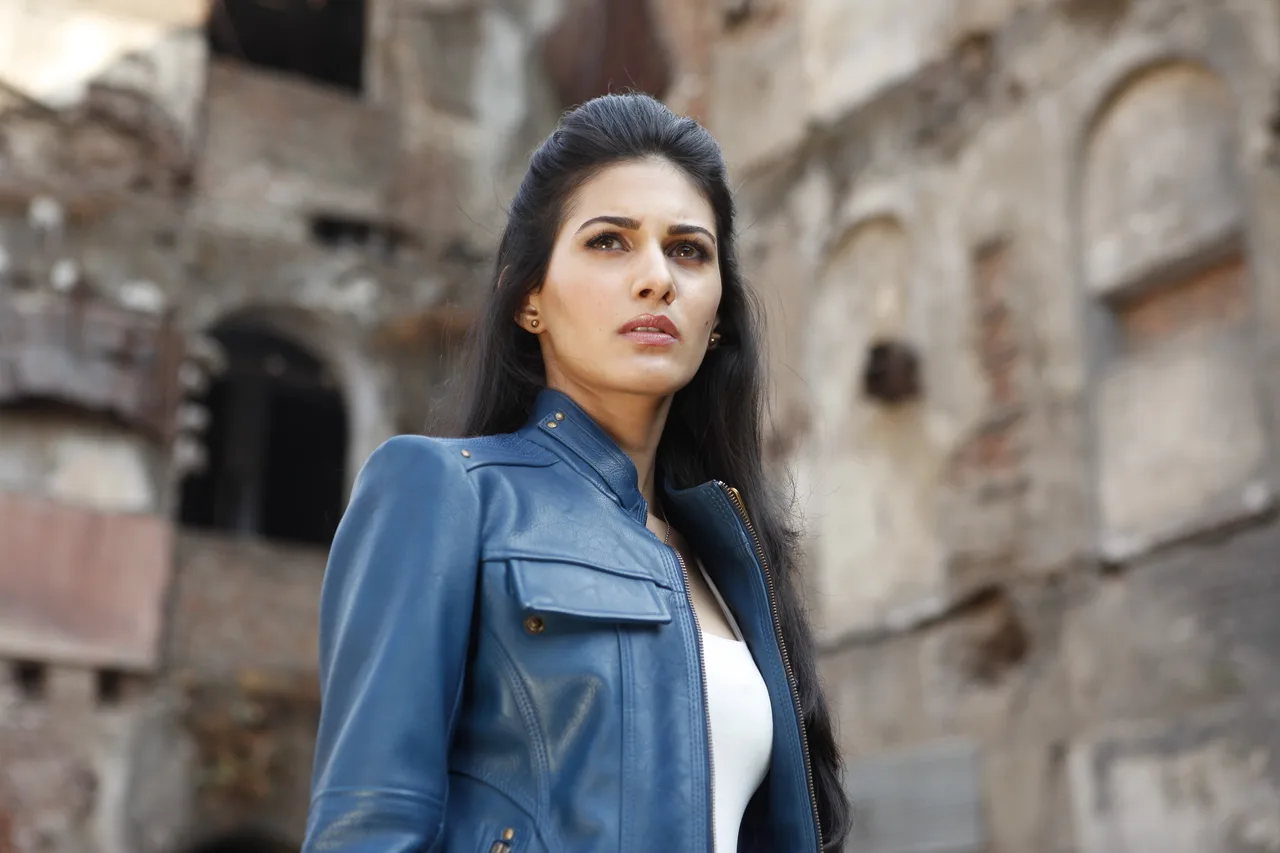 تصویر Amyra Dastur