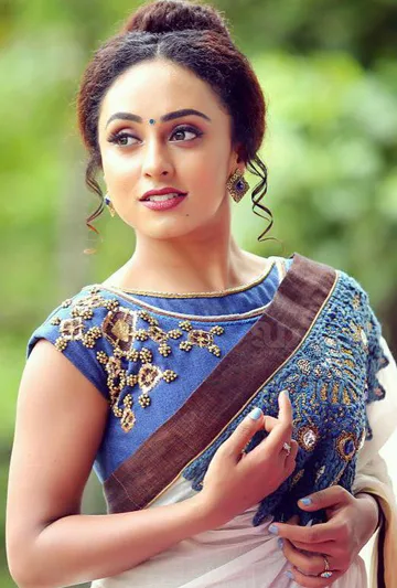 تصویر Pearle Maaney