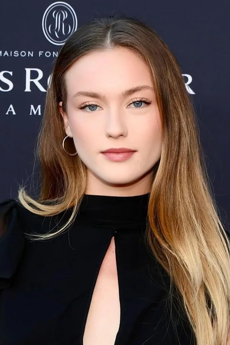 تصویر Chloe Rose Robertson