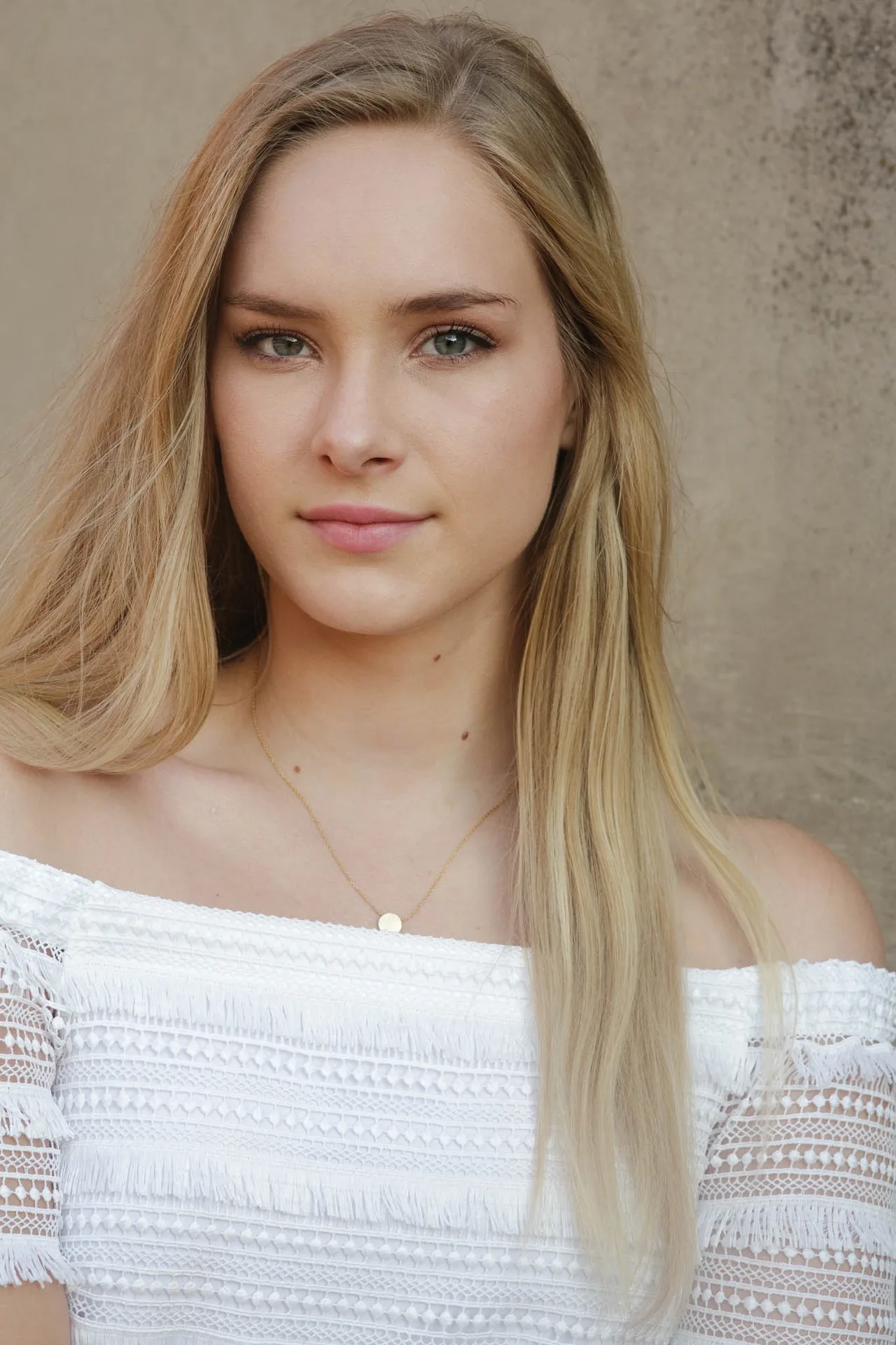 تصویر Emma Bellomy