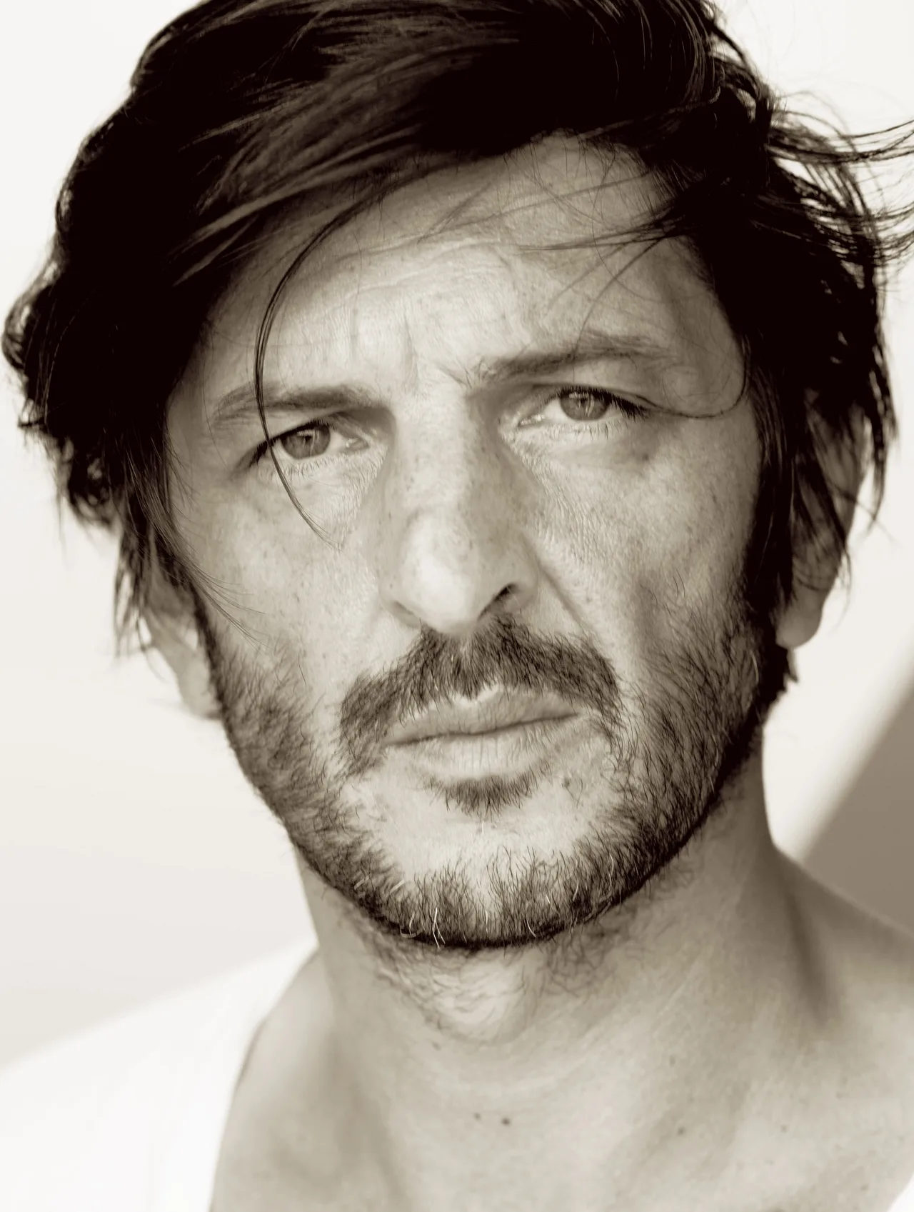 تصویر Raphael Roger Levy