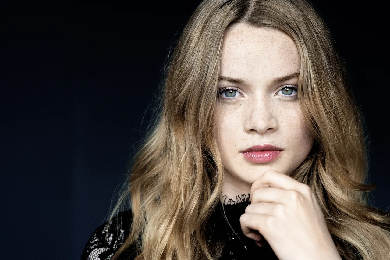 تصویر Luna Wedler