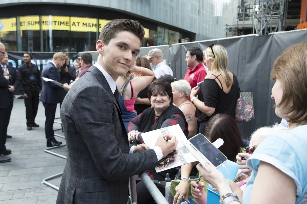 تصویر Fionn Whitehead