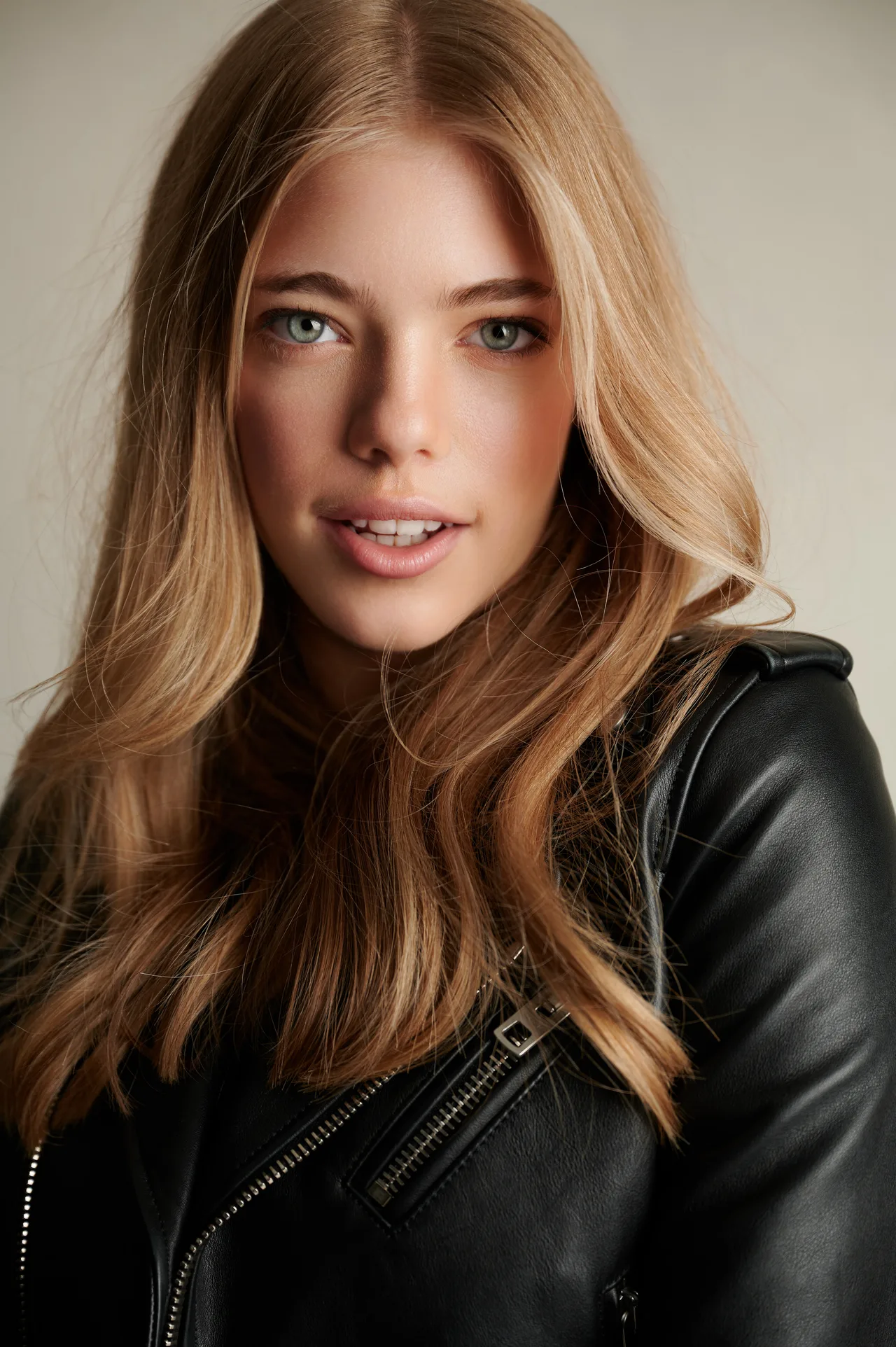 تصویر Elle McKinnon
