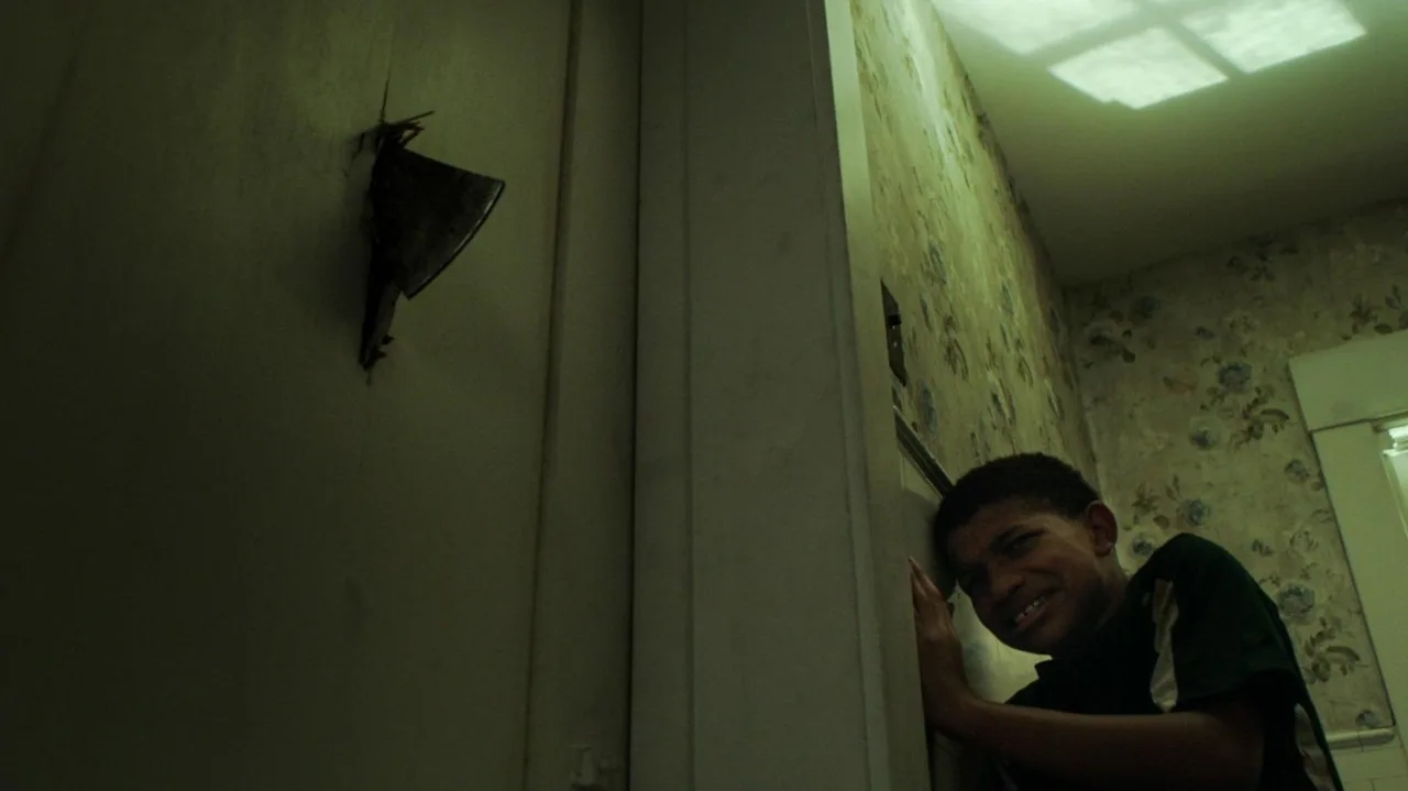 نمای پسزمینه The Boy Behind the Door