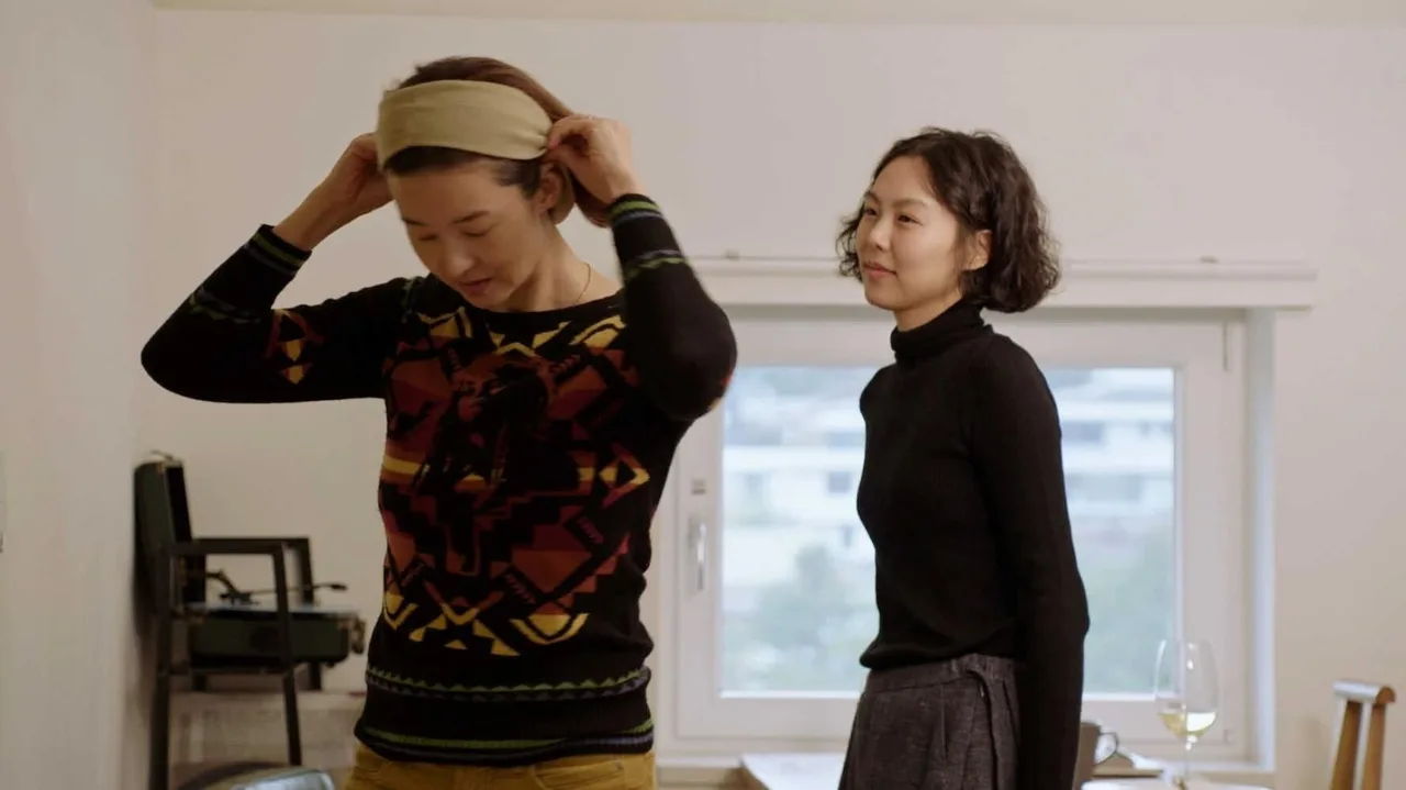 نمای پسزمینه زنی که فرار کرد